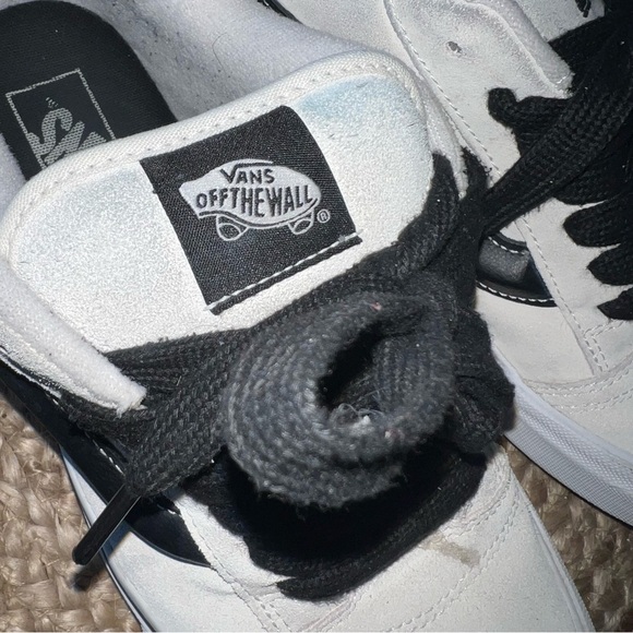 Vans Knu Skool Suede Sneakers - Picture 3 of 13